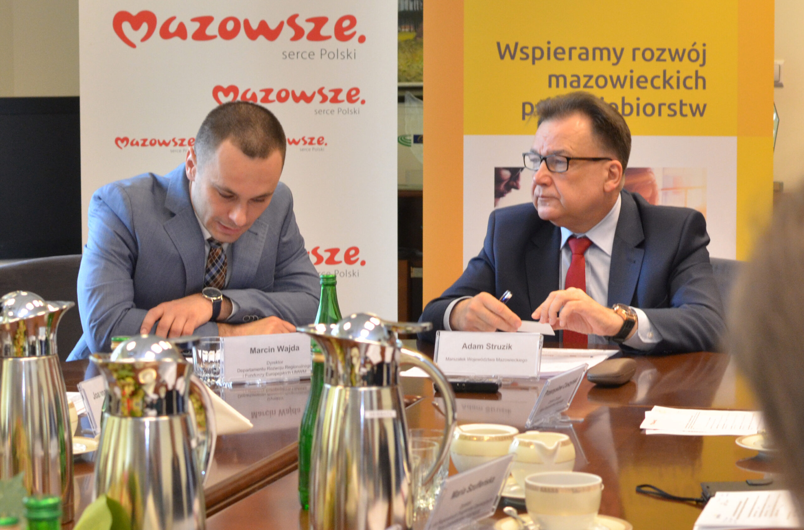 Tło
