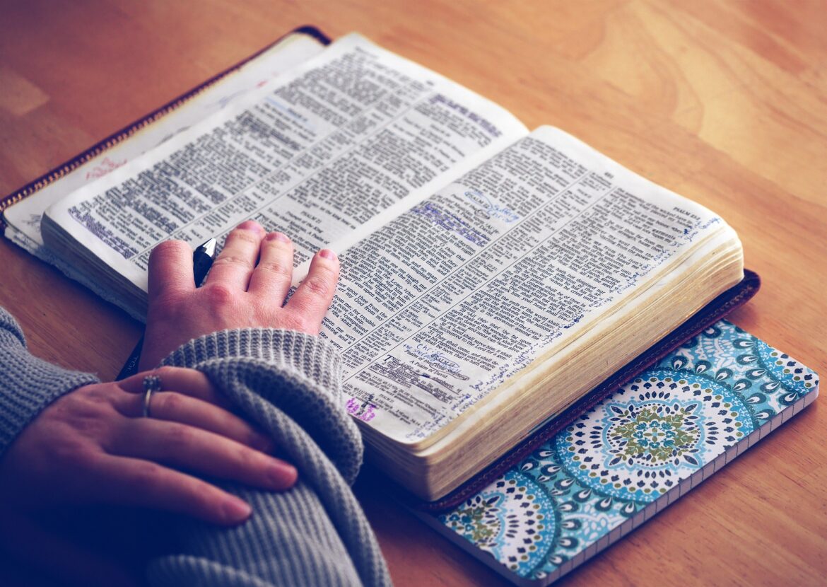 Skuteczna modlitwa za zmarłych: 7 PSALMÓW POKUTNYCH