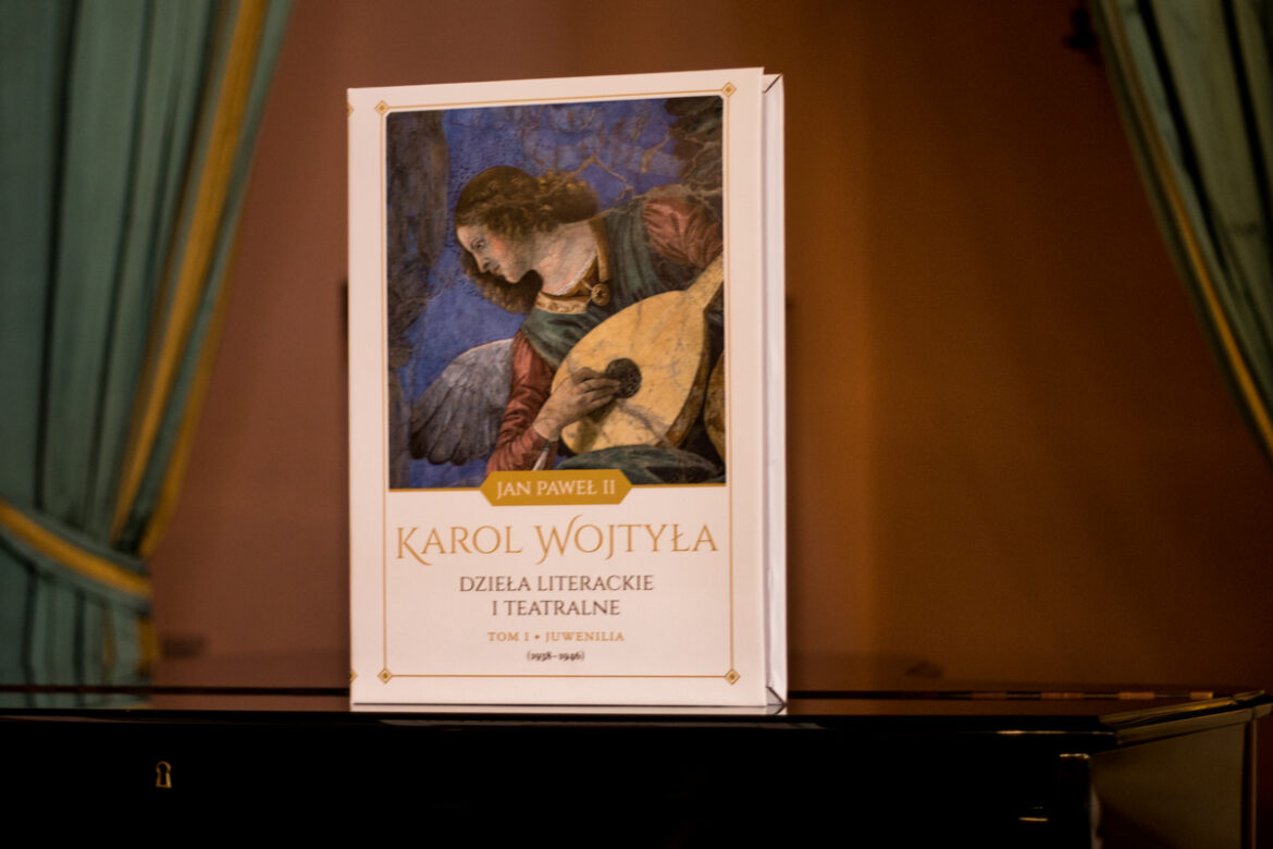 Między słowami: Dzieła literackie i teatralne Karola Wojtyły: "Juwenilia (1938-1946)"