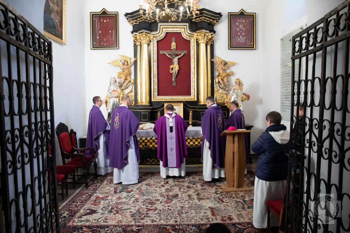 Abp Ryś: czy miłość jest fundamentem twojego działania? – Msza św. przy grobie bł. Rafała Chylińskiego