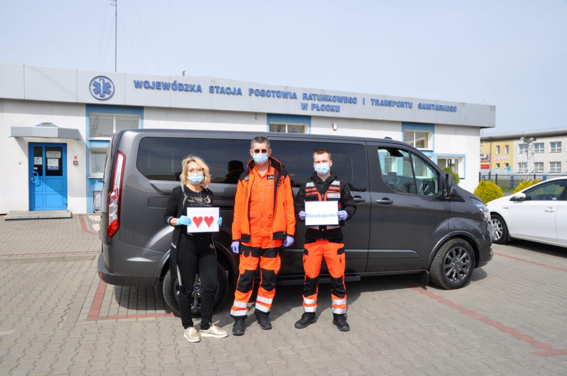 #UEPOMAGA: Bus do przewozu osób zakażonych dotarł do stacji pogotowia w Płocku