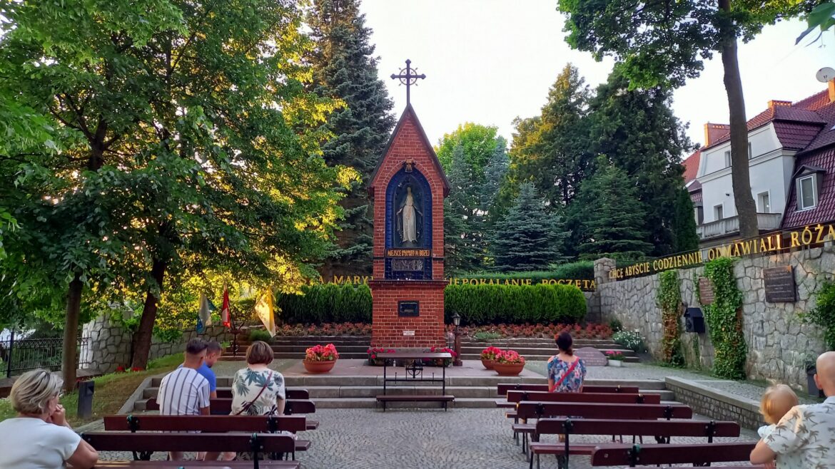 GIETRZWAŁD. Polskie Medjugorie - niedziela, 27 czerwca, 13.15