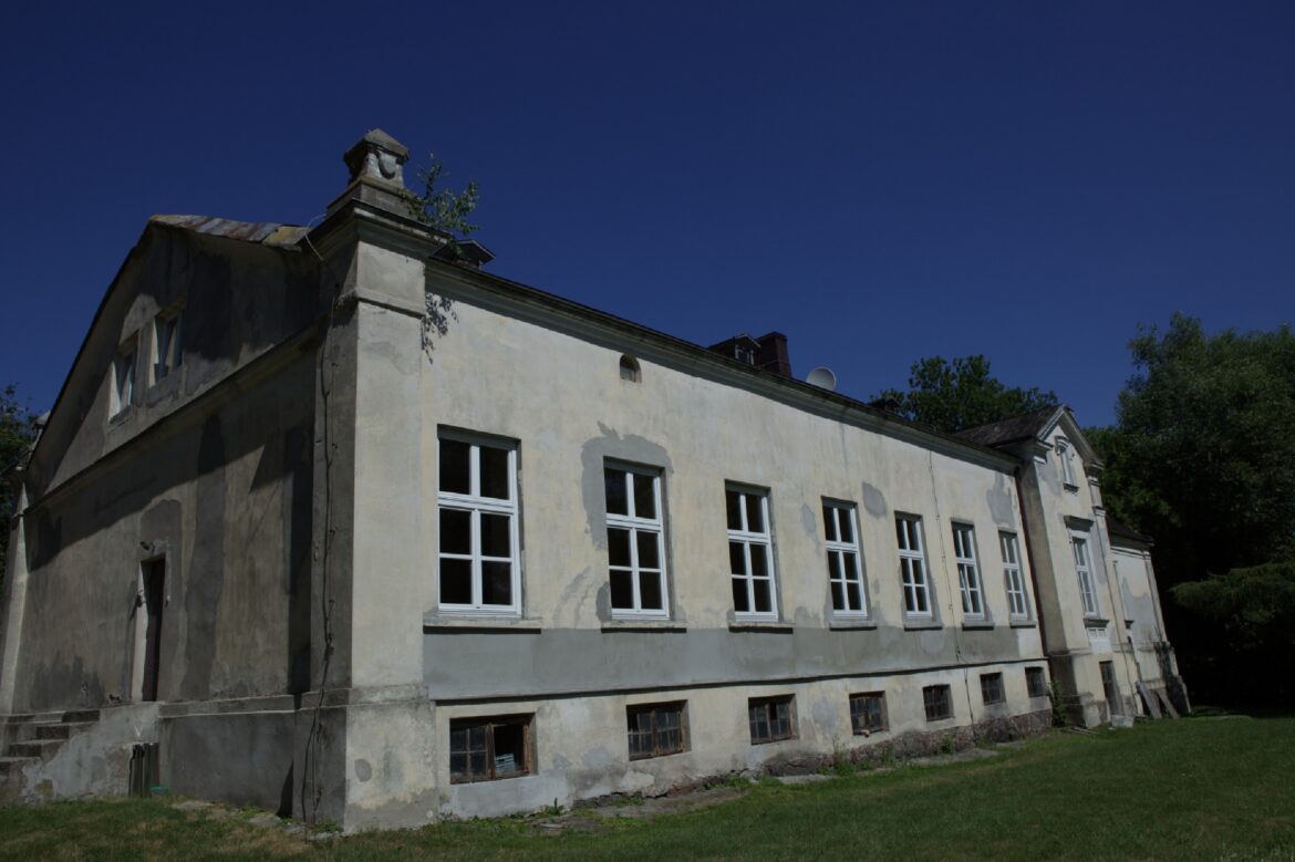 Bardzo subiektywny przewodnik historyczny: Dwory i pałace ziemi sochaczewskiej cz. 2 – poniedziałek, 19 lipca, 10.15