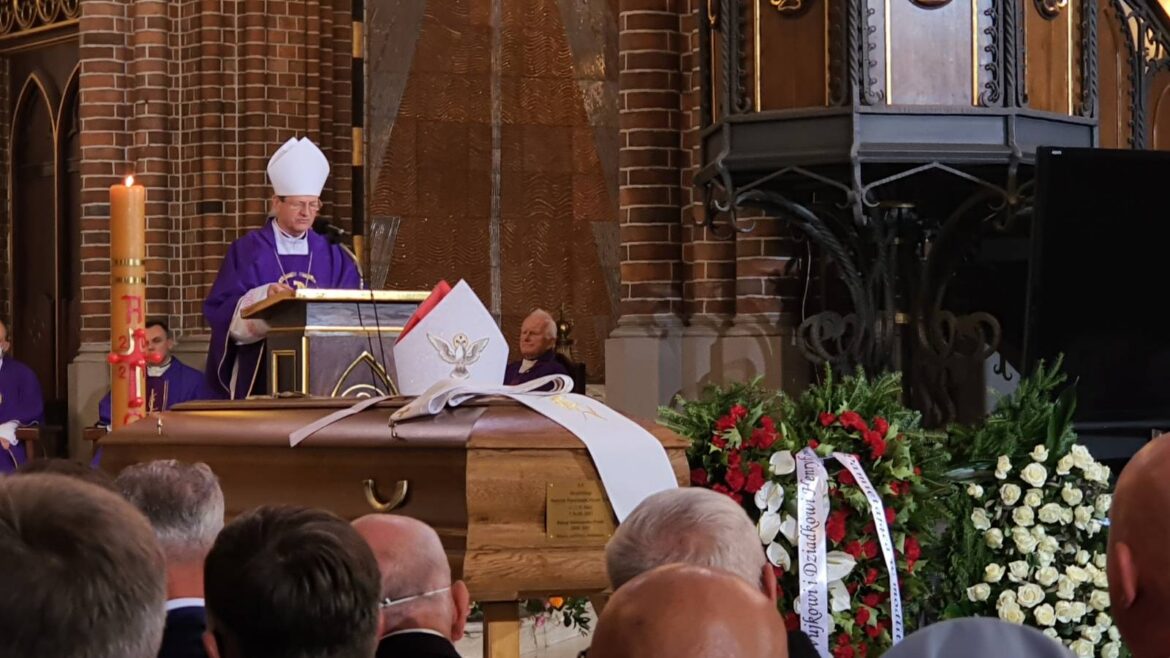 Abp Wojda w kazaniu Mszy pogrzebowej: Ogrom dobra dokonał się przez posługę abp. Hosera