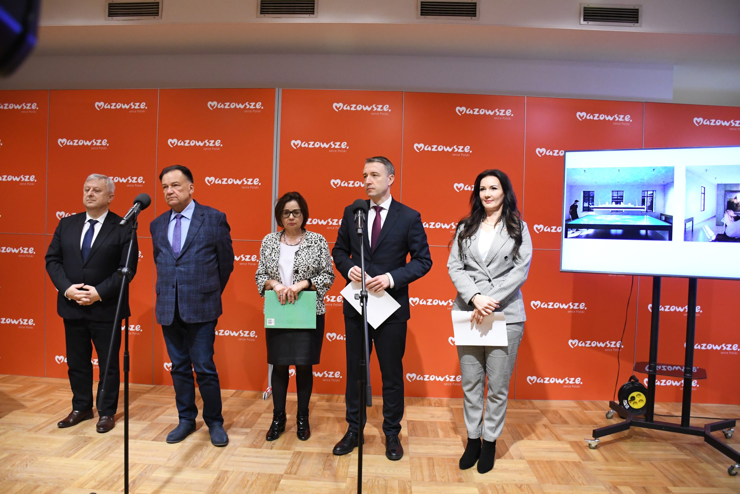 Tło