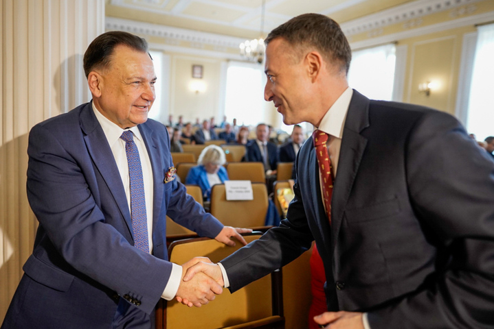 Tło
